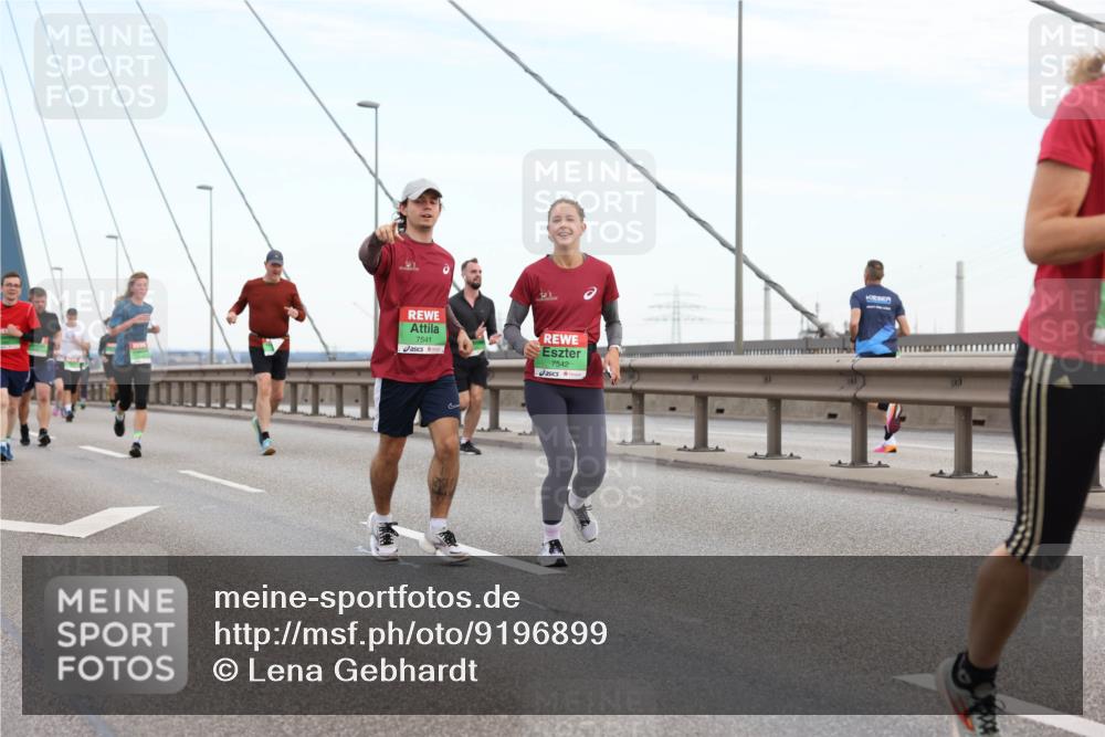 03.10.2025 - Köhlbrandbrückenlauf Lena Gebhardt http://msf.ph/oto/9196899 03.10.2025 15:29:22 Position 1 7541, 7542 meine-sportfotos.de