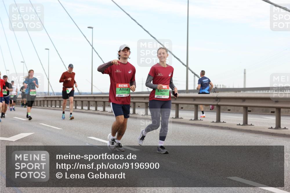 03.10.2025 - Köhlbrandbrückenlauf Lena Gebhardt http://msf.ph/oto/9196900 03.10.2025 15:29:22 Position 1 7541, 7542 meine-sportfotos.de