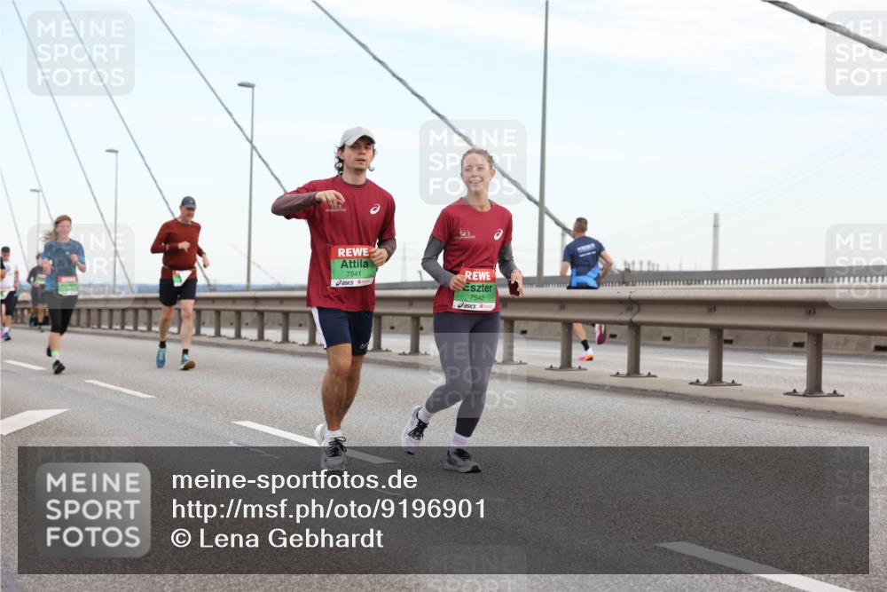 03.10.2025 - Köhlbrandbrückenlauf Lena Gebhardt http://msf.ph/oto/9196901 03.10.2025 15:29:22 Position 1 7541, 7542 meine-sportfotos.de