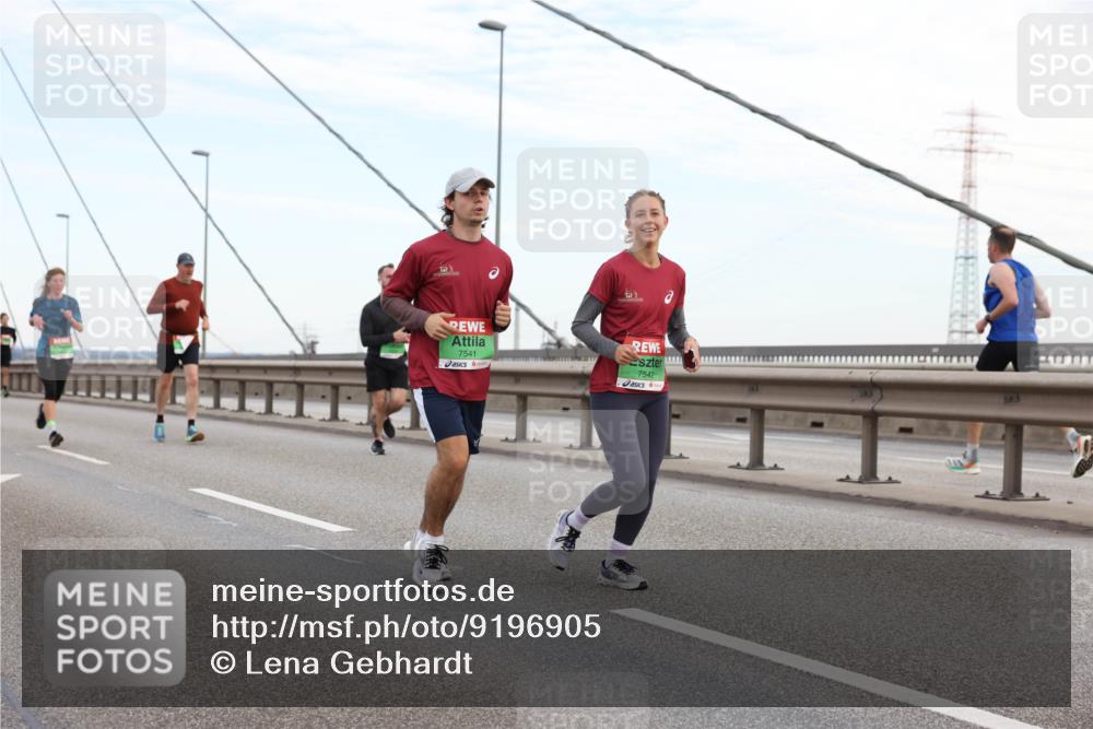 03.10.2025 - Köhlbrandbrückenlauf Lena Gebhardt http://msf.ph/oto/9196905 03.10.2025 15:29:23 Position 1 10, 7541, 7542 meine-sportfotos.de