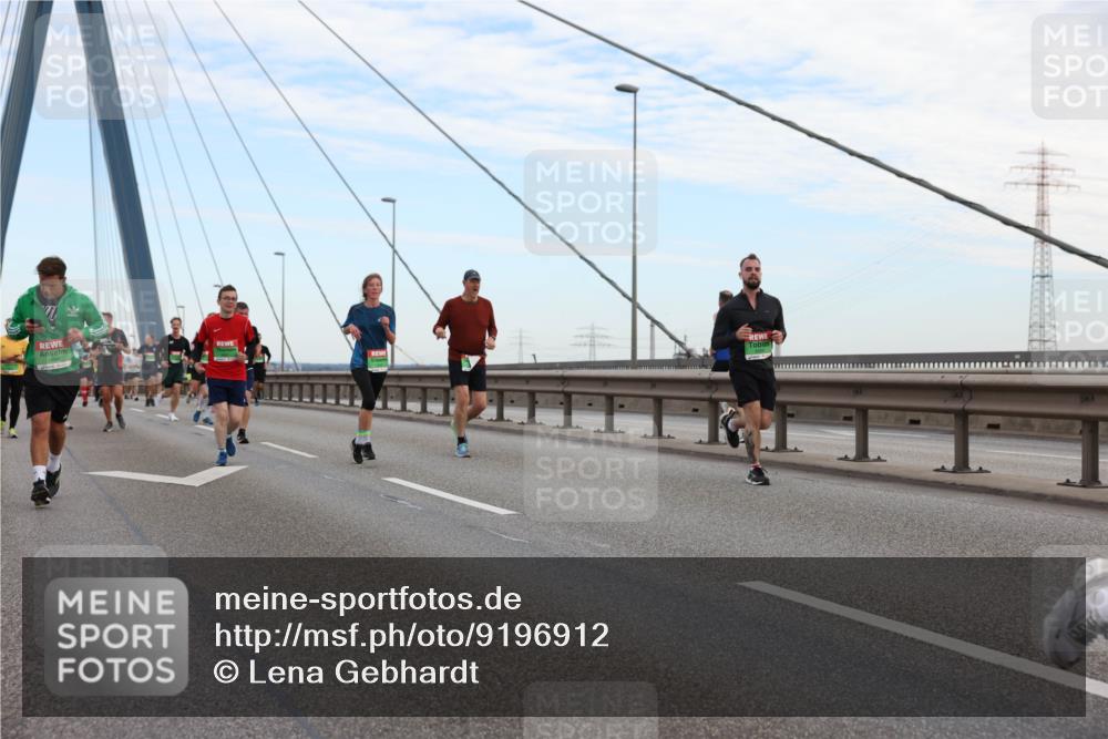 03.10.2025 - Köhlbrandbrückenlauf Lena Gebhardt http://msf.ph/oto/9196912 03.10.2025 15:29:24 Position 1  meine-sportfotos.de