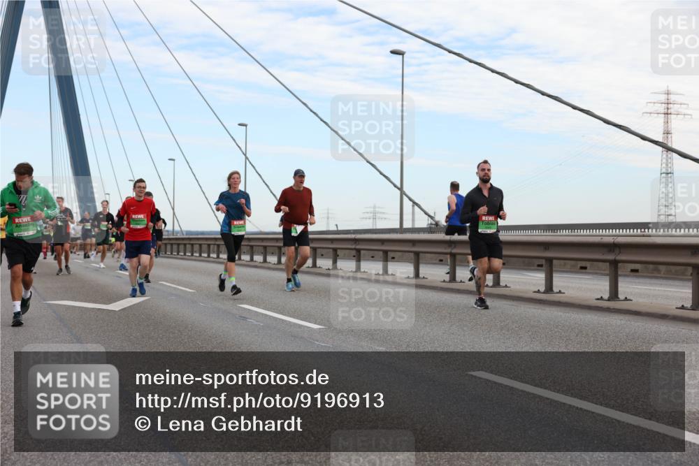 03.10.2025 - Köhlbrandbrückenlauf Lena Gebhardt http://msf.ph/oto/9196913 03.10.2025 15:29:24 Position 1  meine-sportfotos.de