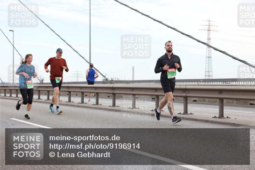 03.10.2025 - Köhlbrandbrückenlauf Lena Gebhardt http://msf.ph/oto/9196914 03.10.2025 15:29:25 Position 1  meine-sportfotos.de