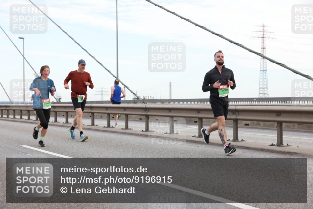 03.10.2025 - Köhlbrandbrückenlauf Lena Gebhardt http://msf.ph/oto/9196915 03.10.2025 15:29:25 Position 1 8569 meine-sportfotos.de