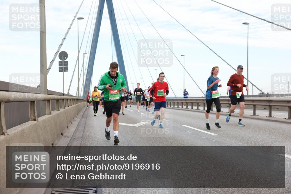 03.10.2025 - Köhlbrandbrückenlauf Lena Gebhardt http://msf.ph/oto/9196916 03.10.2025 15:29:25 Position 1  meine-sportfotos.de