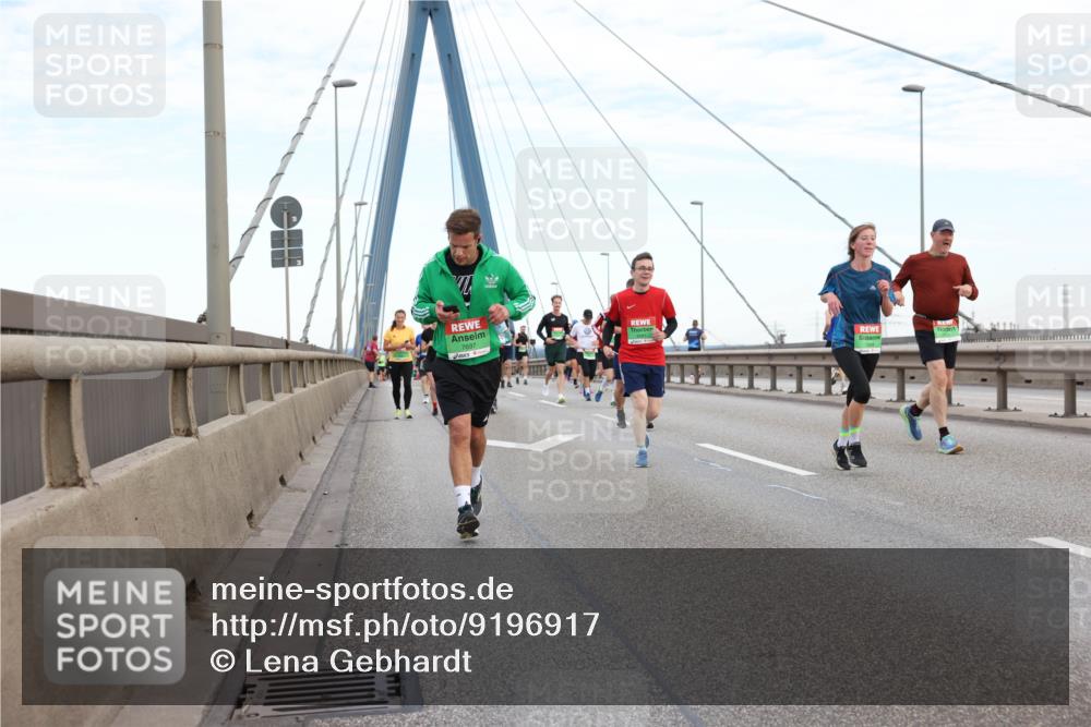 03.10.2025 - Köhlbrandbrückenlauf Lena Gebhardt http://msf.ph/oto/9196917 03.10.2025 15:29:26 Position 1 7697 meine-sportfotos.de