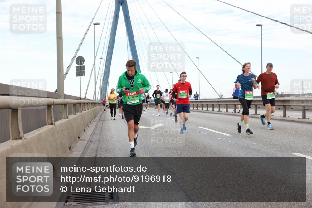 03.10.2025 - Köhlbrandbrückenlauf Lena Gebhardt http://msf.ph/oto/9196918 03.10.2025 15:29:26 Position 1 7697 meine-sportfotos.de