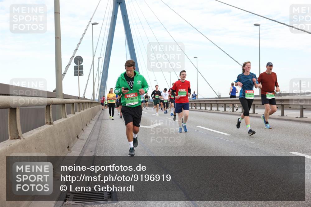 03.10.2025 - Köhlbrandbrückenlauf Lena Gebhardt http://msf.ph/oto/9196919 03.10.2025 15:29:26 Position 1 7697, 7844 meine-sportfotos.de