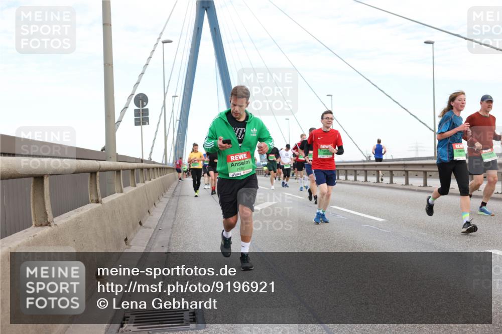 03.10.2025 - Köhlbrandbrückenlauf Lena Gebhardt http://msf.ph/oto/9196921 03.10.2025 15:29:26 Position 1 7697 meine-sportfotos.de