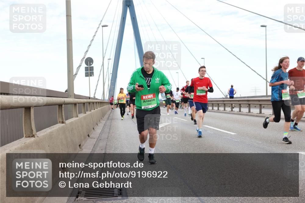 03.10.2025 - Köhlbrandbrückenlauf Lena Gebhardt http://msf.ph/oto/9196922 03.10.2025 15:29:26 Position 1 7697, 7844 meine-sportfotos.de