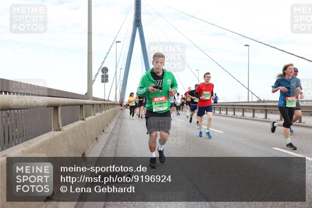 03.10.2025 - Köhlbrandbrückenlauf Lena Gebhardt http://msf.ph/oto/9196924 03.10.2025 15:29:26 Position 1 7697, 7844 meine-sportfotos.de