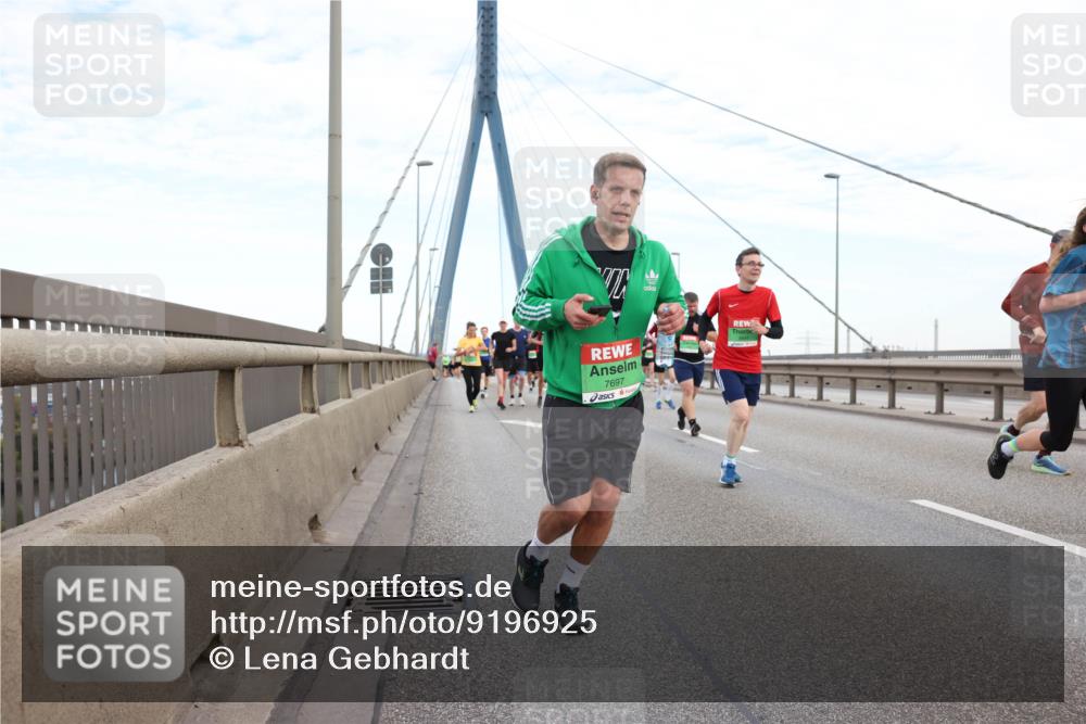 03.10.2025 - Köhlbrandbrückenlauf Lena Gebhardt http://msf.ph/oto/9196925 03.10.2025 15:29:27 Position 1 7697 meine-sportfotos.de