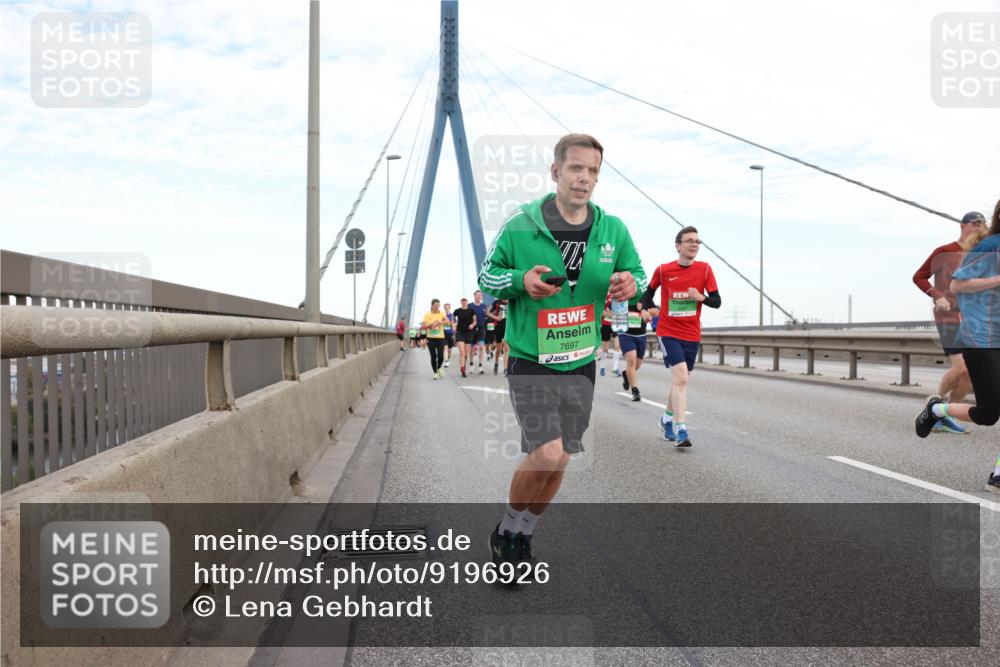 03.10.2025 - Köhlbrandbrückenlauf Lena Gebhardt http://msf.ph/oto/9196926 03.10.2025 15:29:27 Position 1 7697 meine-sportfotos.de