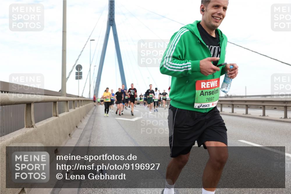03.10.2025 - Köhlbrandbrückenlauf Lena Gebhardt http://msf.ph/oto/9196927 03.10.2025 15:29:27 Position 1 7697 meine-sportfotos.de