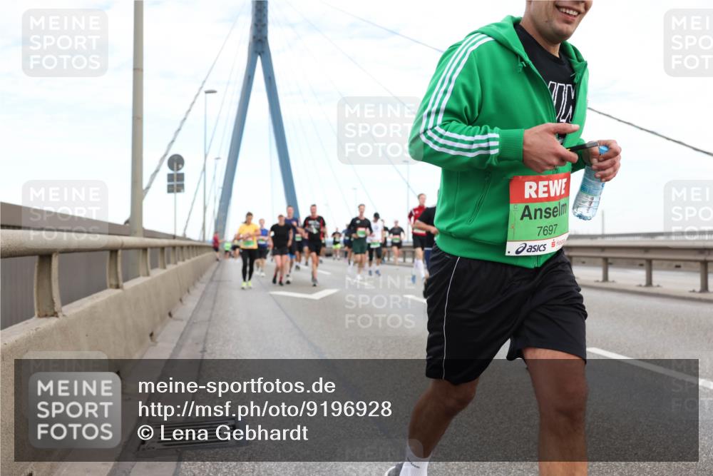 03.10.2025 - Köhlbrandbrückenlauf Lena Gebhardt http://msf.ph/oto/9196928 03.10.2025 15:29:27 Position 1 7697 meine-sportfotos.de