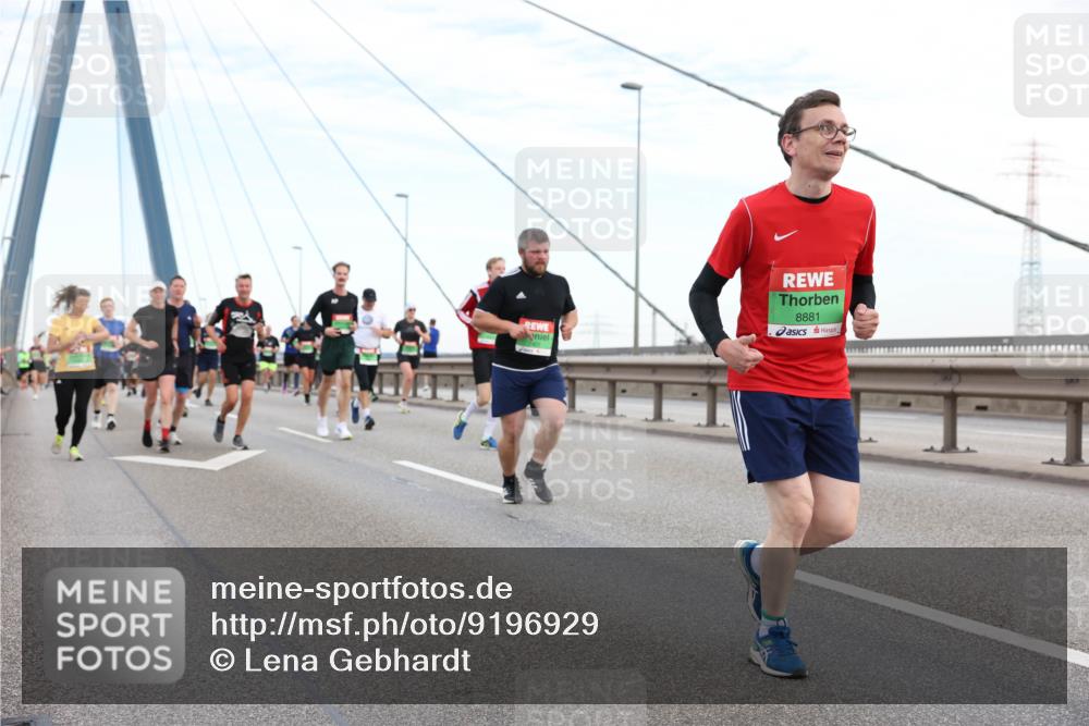 03.10.2025 - Köhlbrandbrückenlauf Lena Gebhardt http://msf.ph/oto/9196929 03.10.2025 15:29:28 Position 1 8881 meine-sportfotos.de