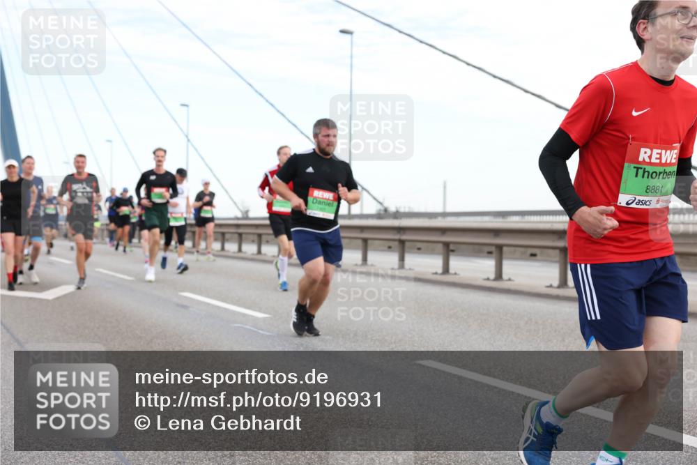 03.10.2025 - Köhlbrandbrückenlauf Lena Gebhardt http://msf.ph/oto/9196931 03.10.2025 15:29:28 Position 1 8881 meine-sportfotos.de