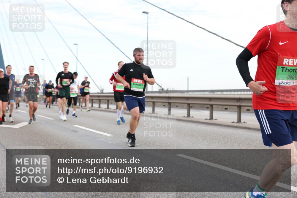 03.10.2025 - Köhlbrandbrückenlauf Lena Gebhardt http://msf.ph/oto/9196932 03.10.2025 15:29:28 Position 1 8881 meine-sportfotos.de
