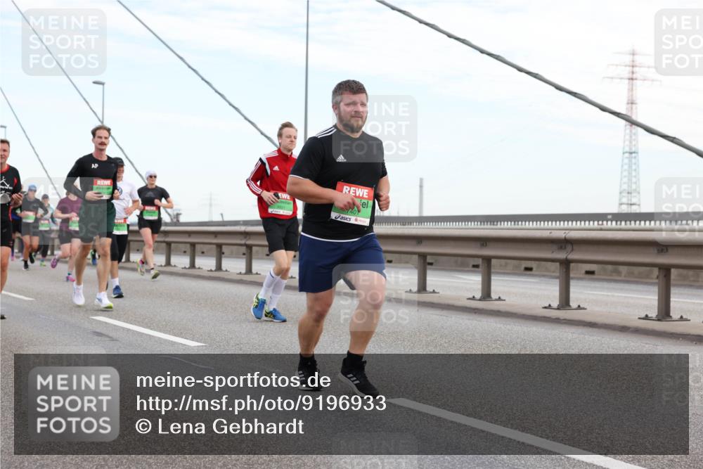 03.10.2025 - Köhlbrandbrückenlauf Lena Gebhardt http://msf.ph/oto/9196933 03.10.2025 15:29:29 Position 1  meine-sportfotos.de