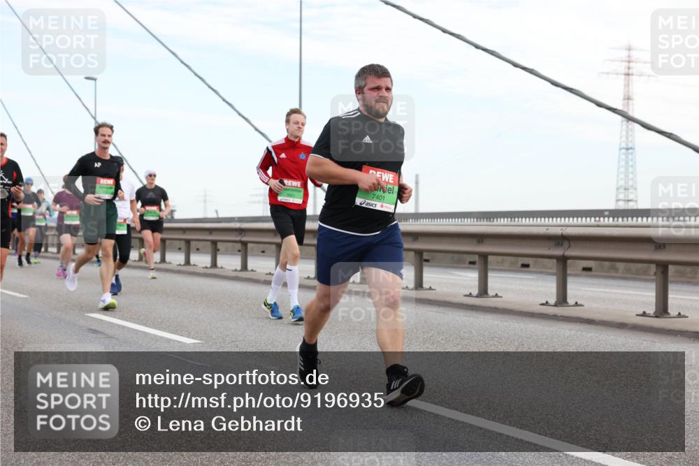 03.10.2025 - Köhlbrandbrückenlauf Lena Gebhardt http://msf.ph/oto/9196935 03.10.2025 15:29:29 Position 1 7401 meine-sportfotos.de