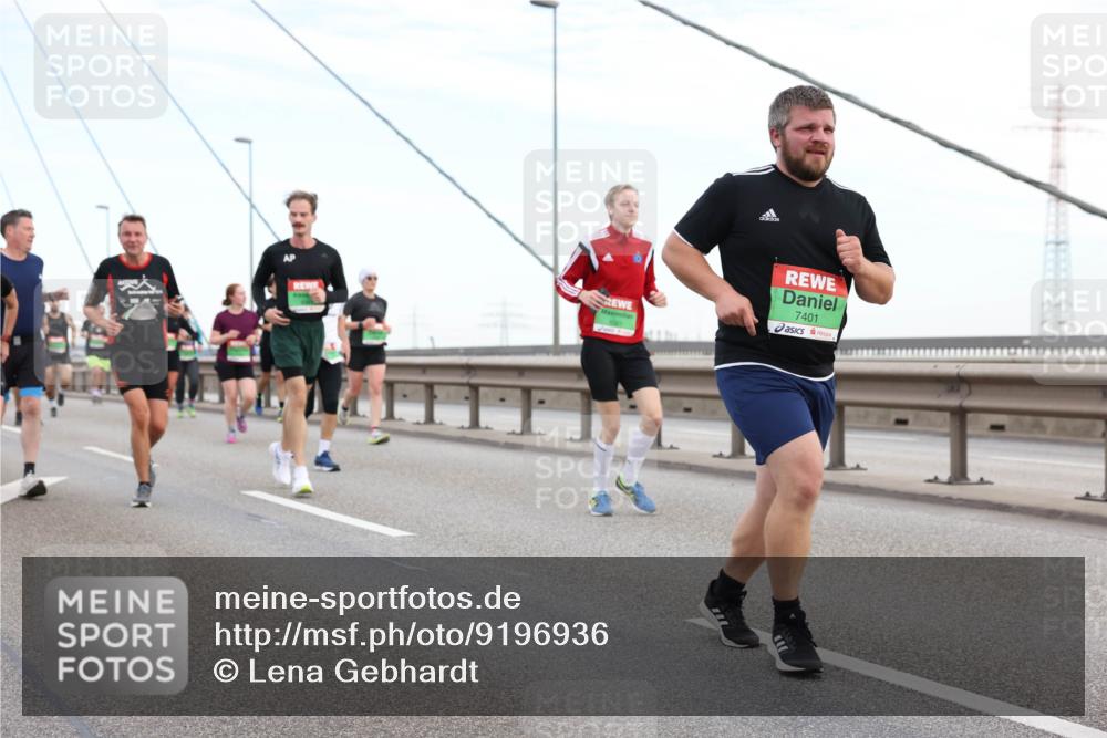 03.10.2025 - Köhlbrandbrückenlauf Lena Gebhardt http://msf.ph/oto/9196936 03.10.2025 15:29:29 Position 1 7401 meine-sportfotos.de