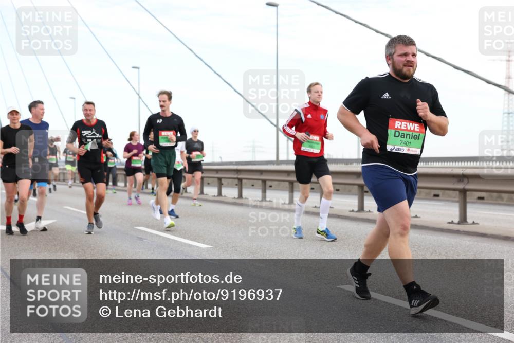 03.10.2025 - Köhlbrandbrückenlauf Lena Gebhardt http://msf.ph/oto/9196937 03.10.2025 15:29:29 Position 1 7401 meine-sportfotos.de