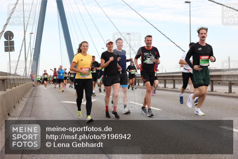 03.10.2025 - Köhlbrandbrückenlauf Lena Gebhardt http://msf.ph/oto/9196942 03.10.2025 15:29:30 Position 1 15, 16, 8541 meine-sportfotos.de