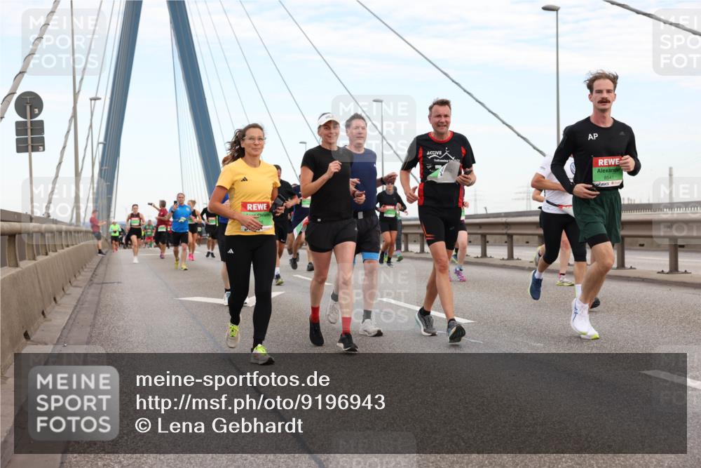 03.10.2025 - Köhlbrandbrückenlauf Lena Gebhardt http://msf.ph/oto/9196943 03.10.2025 15:29:31 Position 1 8541 meine-sportfotos.de
