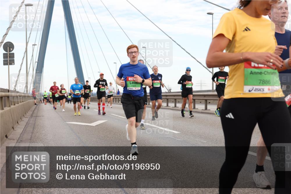 03.10.2025 - Köhlbrandbrückenlauf Lena Gebhardt http://msf.ph/oto/9196950 03.10.2025 15:29:32 Position 1 7325, 7886 meine-sportfotos.de