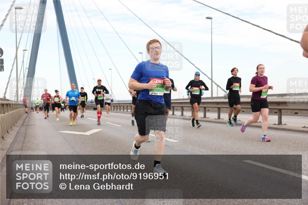 03.10.2025 - Köhlbrandbrückenlauf Lena Gebhardt http://msf.ph/oto/9196951 03.10.2025 15:29:33 Position 1 7325 meine-sportfotos.de