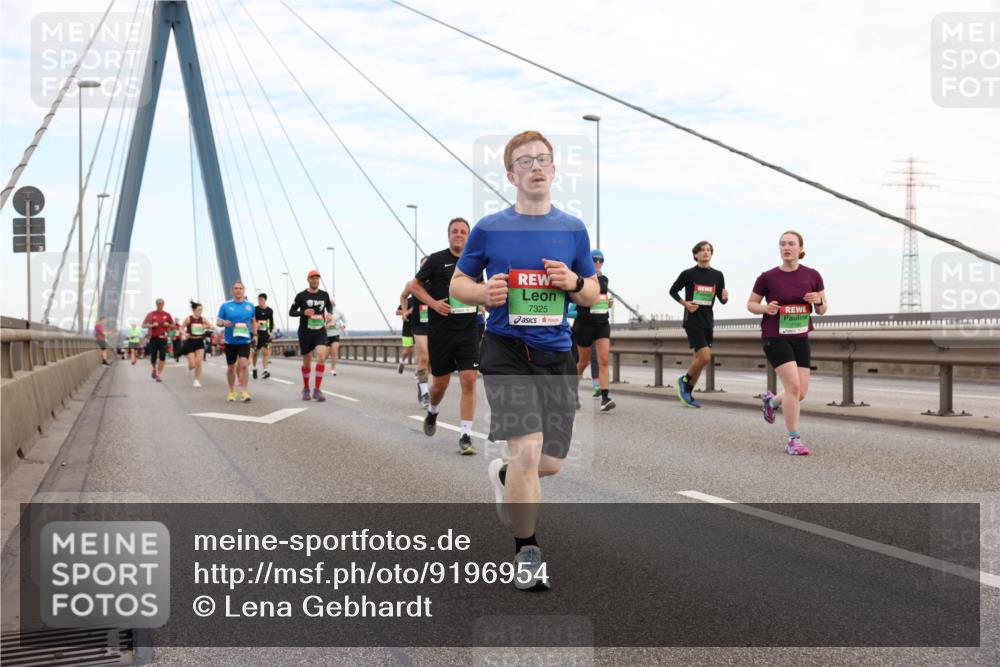 03.10.2025 - Köhlbrandbrückenlauf Lena Gebhardt http://msf.ph/oto/9196954 03.10.2025 15:29:33 Position 1 7325 meine-sportfotos.de