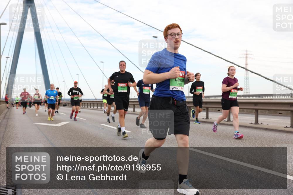 03.10.2025 - Köhlbrandbrückenlauf Lena Gebhardt http://msf.ph/oto/9196955 03.10.2025 15:29:33 Position 1 7325 meine-sportfotos.de