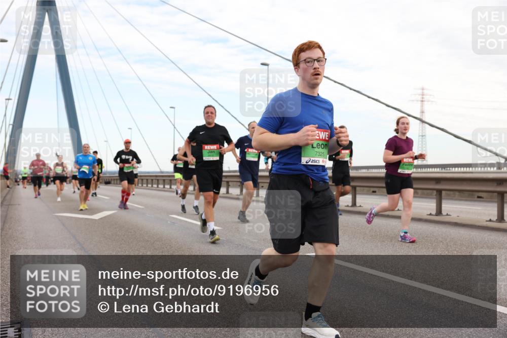 03.10.2025 - Köhlbrandbrückenlauf Lena Gebhardt http://msf.ph/oto/9196956 03.10.2025 15:29:34 Position 1 7325 meine-sportfotos.de