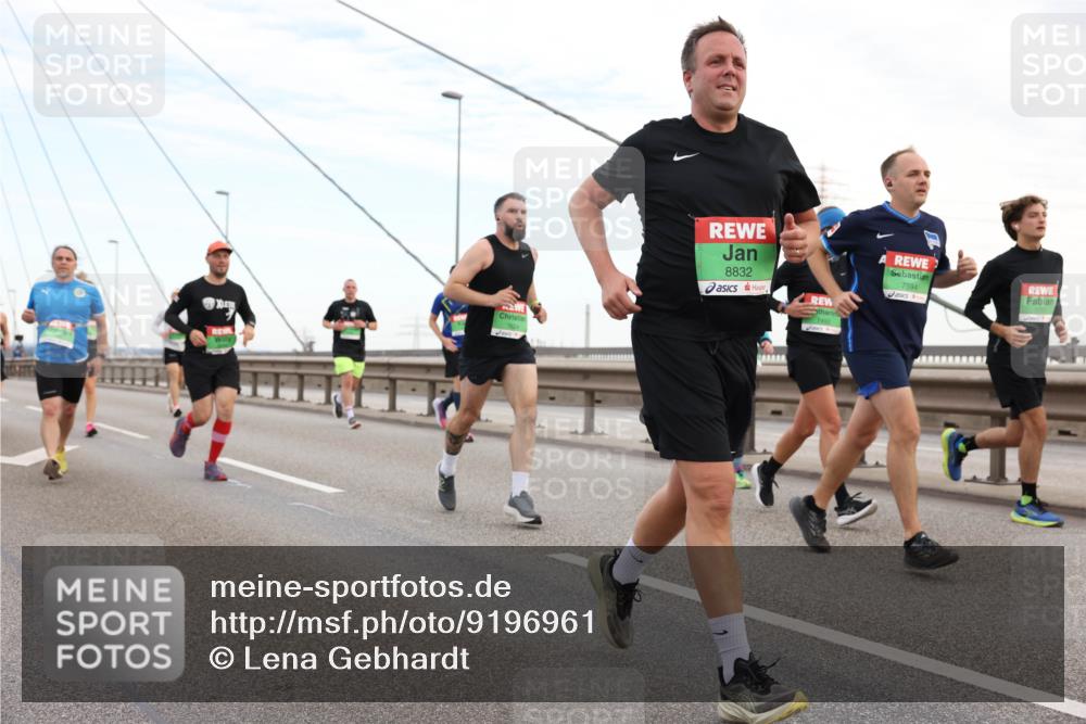 03.10.2025 - Köhlbrandbrückenlauf Lena Gebhardt http://msf.ph/oto/9196961 03.10.2025 15:29:35 Position 1 8832, 7594 meine-sportfotos.de