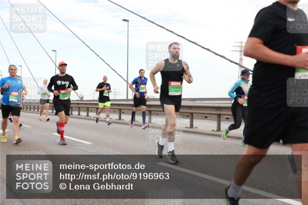 03.10.2025 - Köhlbrandbrückenlauf Lena Gebhardt http://msf.ph/oto/9196963 03.10.2025 15:29:35 Position 1  meine-sportfotos.de