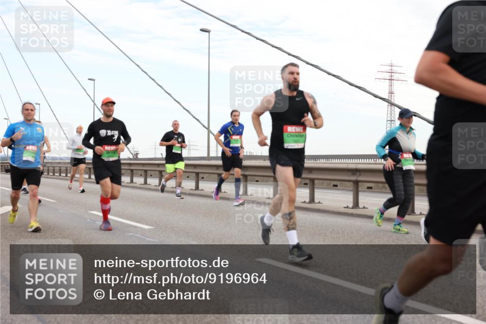 03.10.2025 - Köhlbrandbrückenlauf Lena Gebhardt http://msf.ph/oto/9196964 03.10.2025 15:29:35 Position 1  meine-sportfotos.de