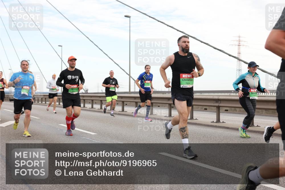 03.10.2025 - Köhlbrandbrückenlauf Lena Gebhardt http://msf.ph/oto/9196965 03.10.2025 15:29:35 Position 1 7624 meine-sportfotos.de