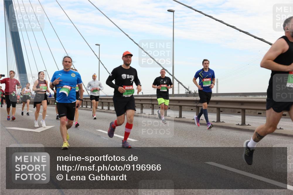 03.10.2025 - Köhlbrandbrückenlauf Lena Gebhardt http://msf.ph/oto/9196966 03.10.2025 15:29:36 Position 1  meine-sportfotos.de