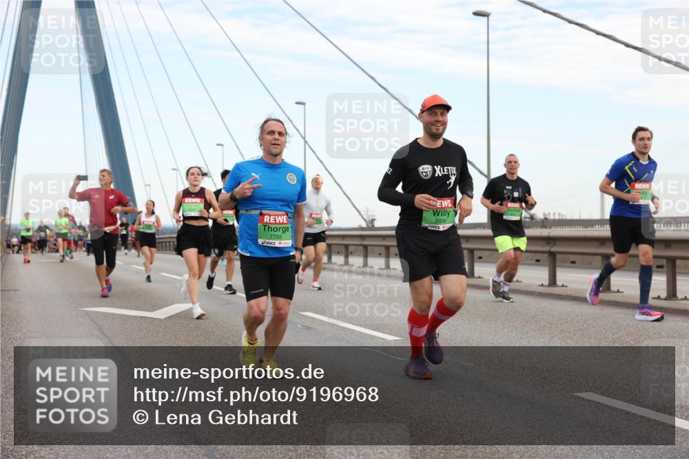03.10.2025 - Köhlbrandbrückenlauf Lena Gebhardt http://msf.ph/oto/9196968 03.10.2025 15:29:36 Position 1 7782, 8938 meine-sportfotos.de