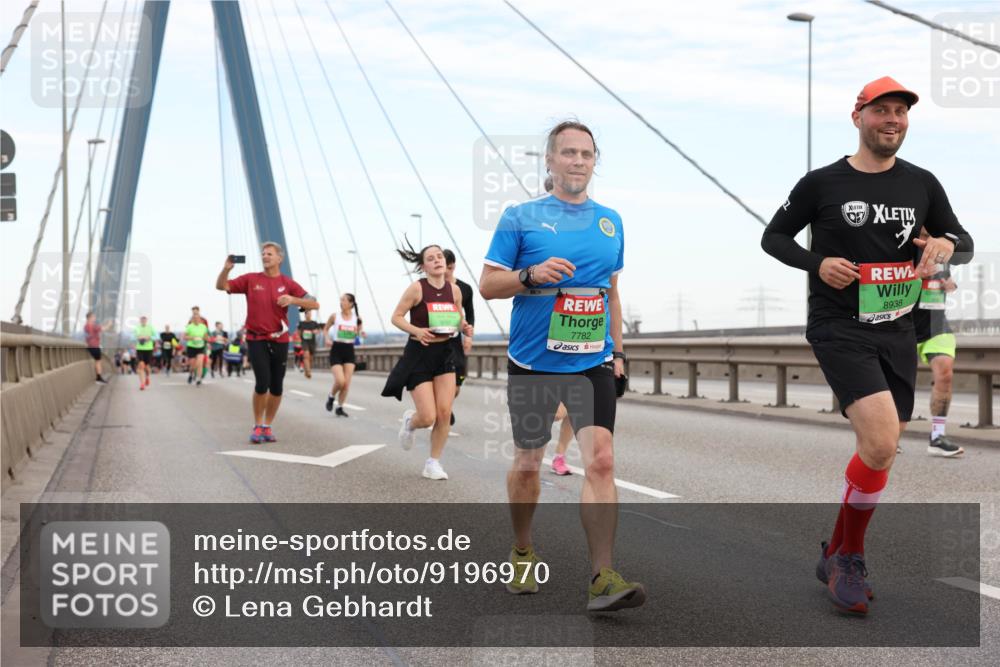 03.10.2025 - Köhlbrandbrückenlauf Lena Gebhardt http://msf.ph/oto/9196970 03.10.2025 15:29:37 Position 1 7782, 8938 meine-sportfotos.de