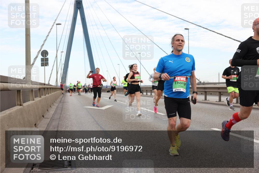 03.10.2025 - Köhlbrandbrückenlauf Lena Gebhardt http://msf.ph/oto/9196972 03.10.2025 15:29:37 Position 1 7782 meine-sportfotos.de