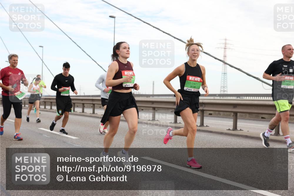 03.10.2025 - Köhlbrandbrückenlauf Lena Gebhardt http://msf.ph/oto/9196978 03.10.2025 15:29:39 Position 1 9739, 8096 meine-sportfotos.de