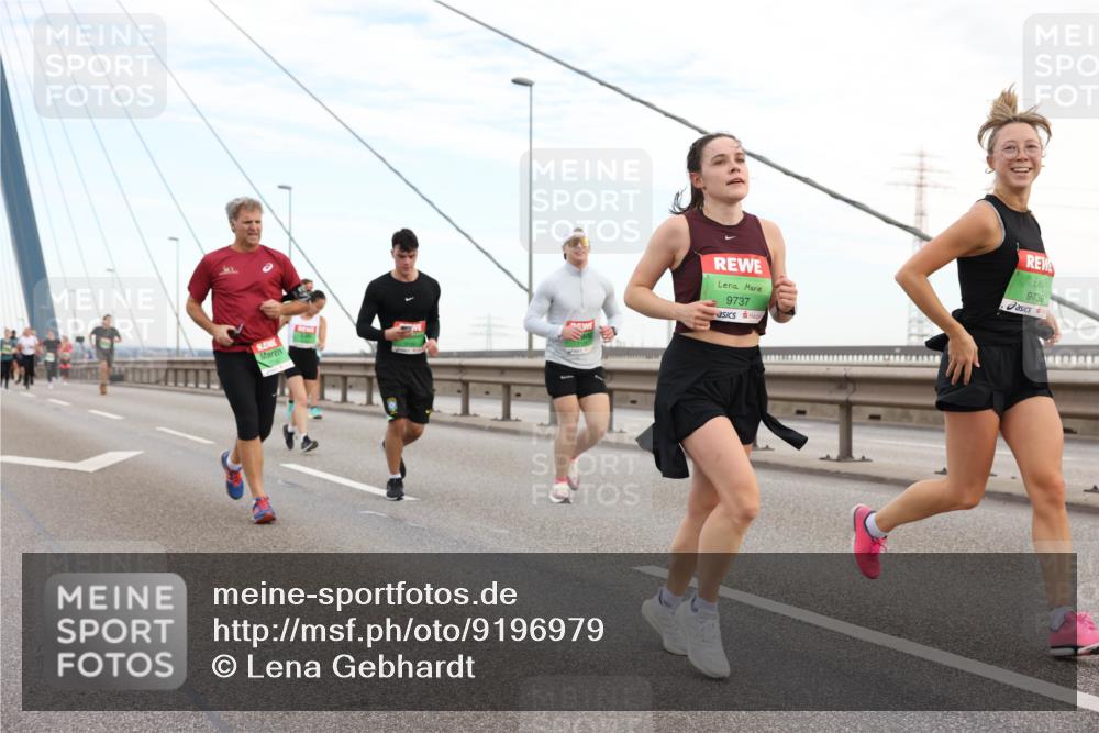 03.10.2025 - Köhlbrandbrückenlauf Lena Gebhardt http://msf.ph/oto/9196979 03.10.2025 15:29:39 Position 1 9737, 9739 meine-sportfotos.de