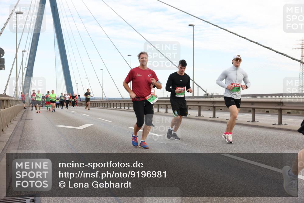 03.10.2025 - Köhlbrandbrückenlauf Lena Gebhardt http://msf.ph/oto/9196981 03.10.2025 15:29:39 Position 1  meine-sportfotos.de