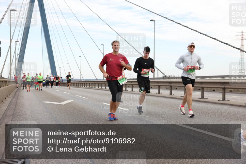 03.10.2025 - Köhlbrandbrückenlauf Lena Gebhardt http://msf.ph/oto/9196982 03.10.2025 15:29:39 Position 1 7739 meine-sportfotos.de