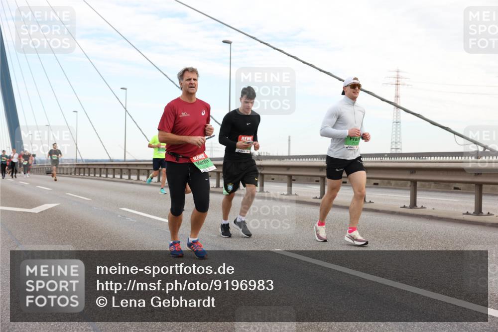 03.10.2025 - Köhlbrandbrückenlauf Lena Gebhardt http://msf.ph/oto/9196983 03.10.2025 15:29:40 Position 1 7739, 7126, 111 meine-sportfotos.de