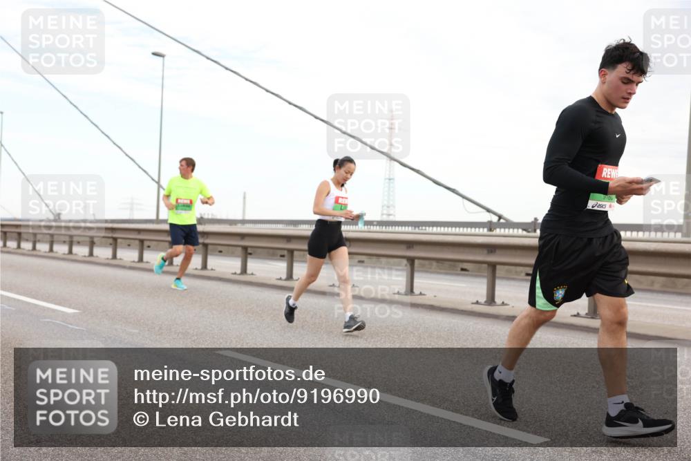 03.10.2025 - Köhlbrandbrückenlauf Lena Gebhardt http://msf.ph/oto/9196990 03.10.2025 15:29:41 Position 1 9160 meine-sportfotos.de