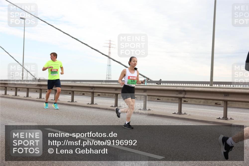 03.10.2025 - Köhlbrandbrückenlauf Lena Gebhardt http://msf.ph/oto/9196992 03.10.2025 15:29:42 Position 1 8168 meine-sportfotos.de