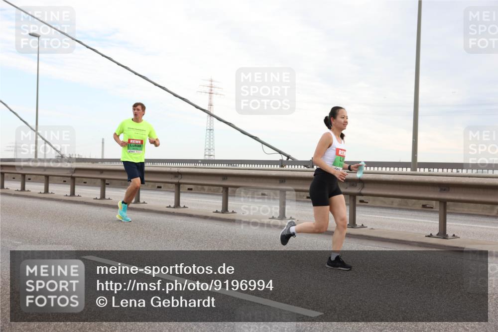 03.10.2025 - Köhlbrandbrückenlauf Lena Gebhardt http://msf.ph/oto/9196994 03.10.2025 15:29:42 Position 1  meine-sportfotos.de