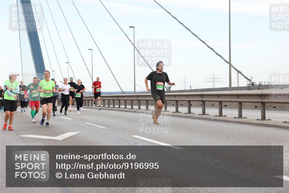 03.10.2025 - Köhlbrandbrückenlauf Lena Gebhardt http://msf.ph/oto/9196995 03.10.2025 15:29:44 Position 1  meine-sportfotos.de